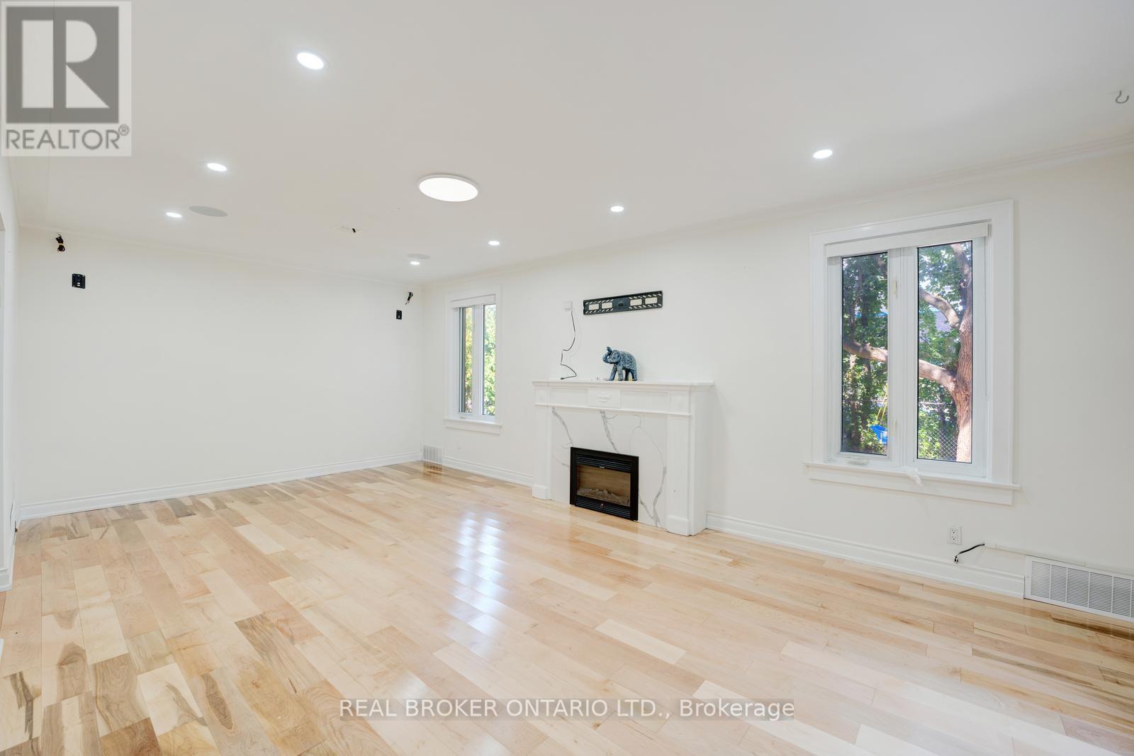Main - 256 The Kingsway Road, Toronto, Ontario  M9A 3T5 - Photo 9 - W12469610