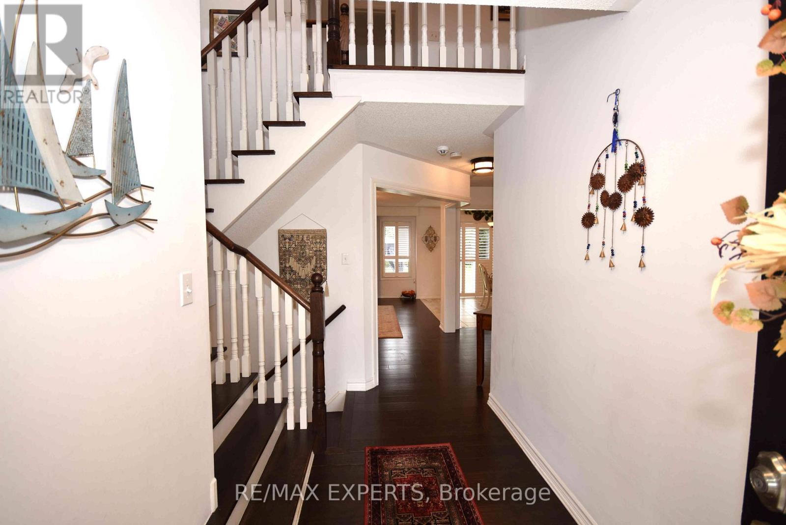 136 Donald Stewart Crescent, East Gwillimbury, Ontario  L0G 1M0 - Photo 3 - N12469546