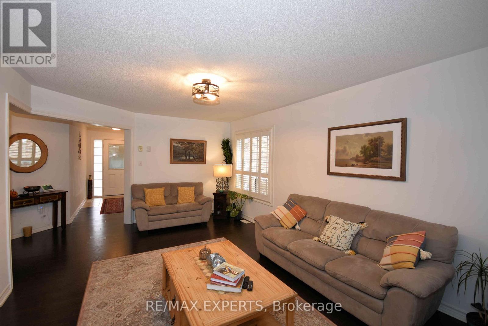136 Donald Stewart Crescent, East Gwillimbury (Mt Albert), Ontario  L0G 1M0 - Photo 7 - N12469546