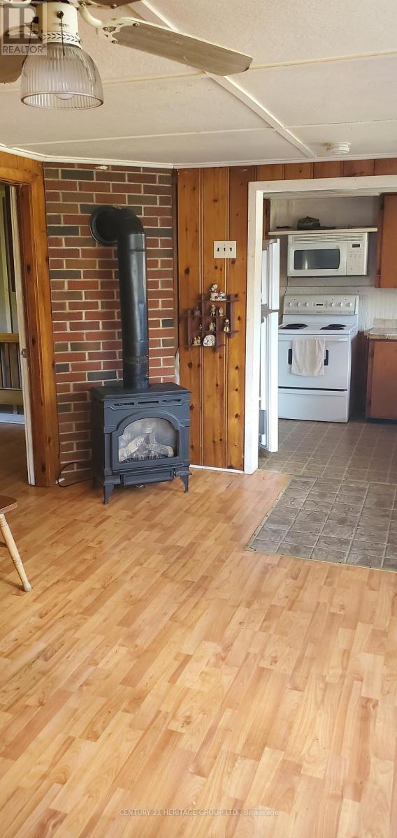 58 Wellington Street, Bracebridge, Ontario  P1L 1E2 - Photo 2 - X12469572