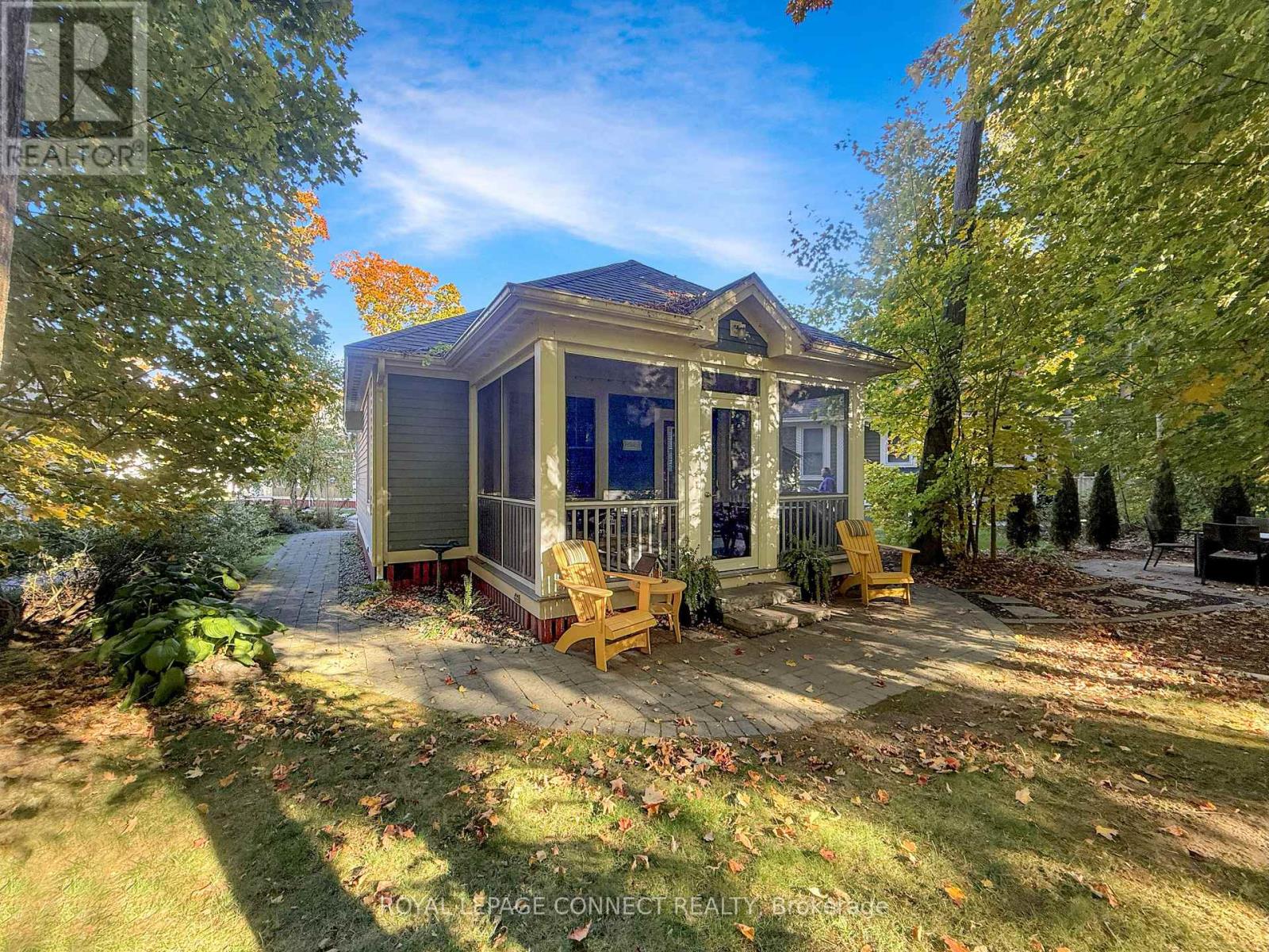 201 - 36 Hollow Lane, Prince Edward County, Ontario  K0K 1P0 - Photo 2 - X12469605