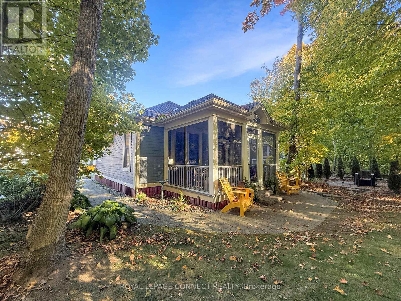 201 - 36 Hollow Lane, Prince Edward County, Ontario  K0K 1P0 - Photo 4 - X12469605