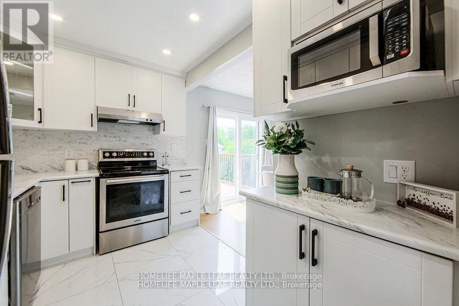 689 Macyoung Drive W, Kincardine, Ontario  N2Z 1T1 - Photo 16 - X12469611