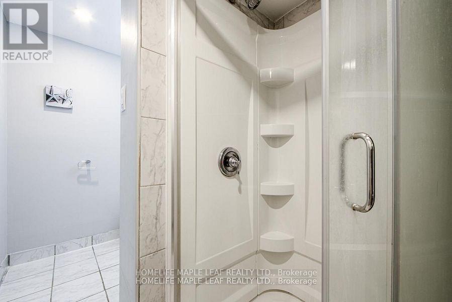 689 Macyoung Drive W, Kincardine, Ontario  N2Z 1T1 - Photo 38 - X12469611