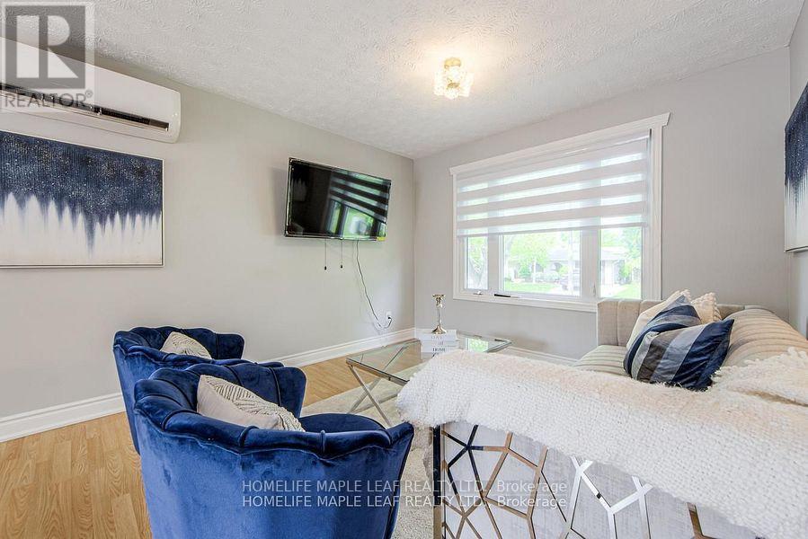 689 Macyoung Drive W, Kincardine, Ontario  N2Z 1T1 - Photo 5 - X12469611