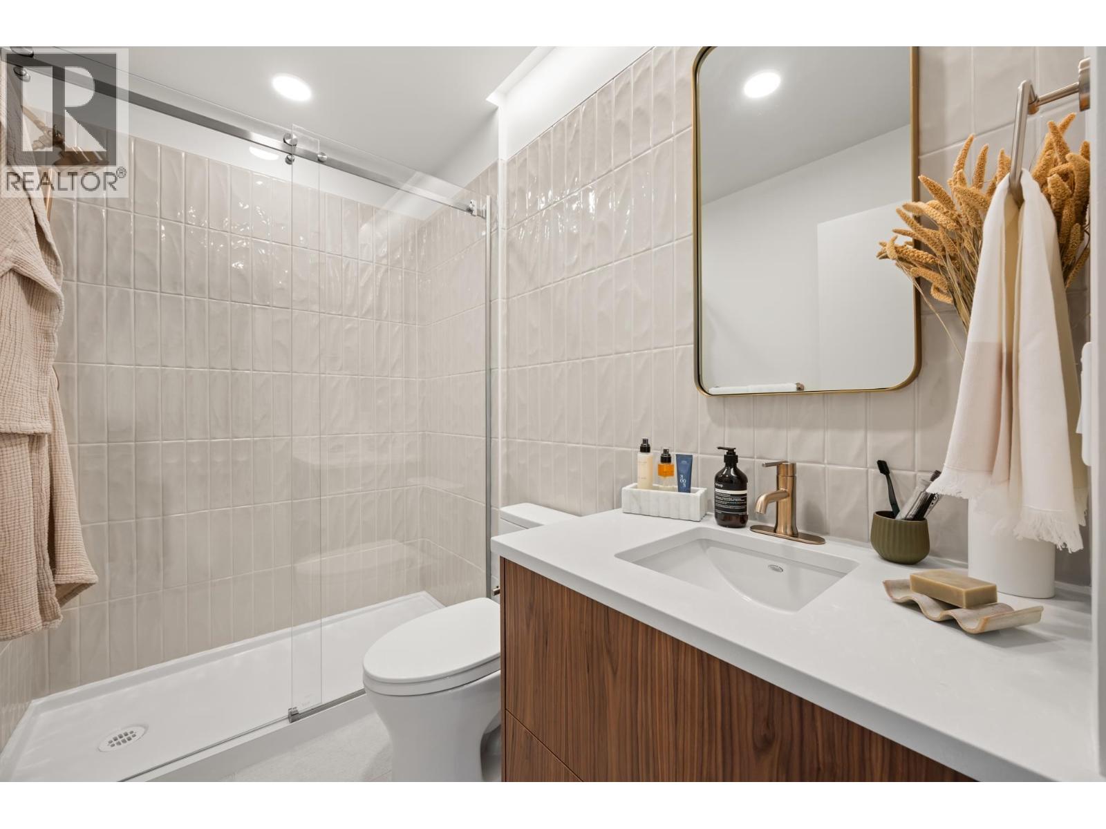 313 2550 Garden Drive, Vancouver, British Columbia  V5N 4X6 - Photo 4 - R3059698