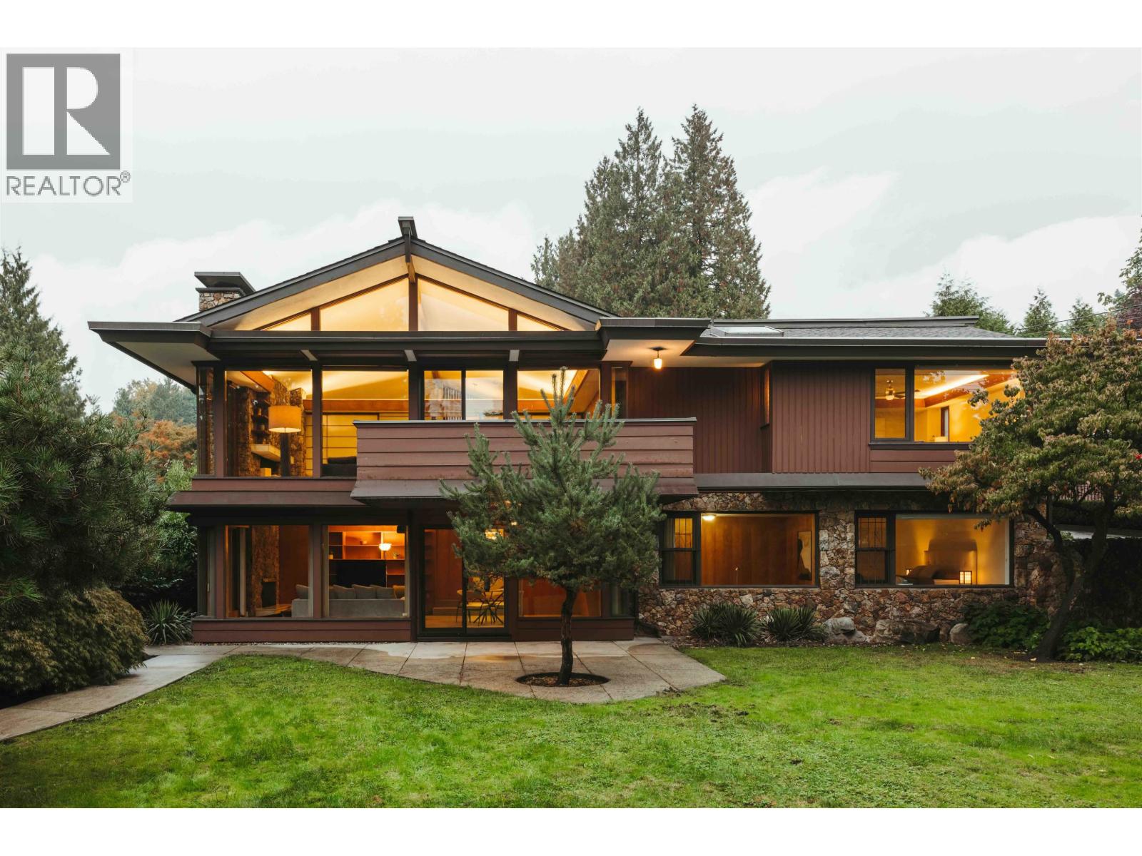 701 DANSEY AVENUE, Coquitlam, British Columbia