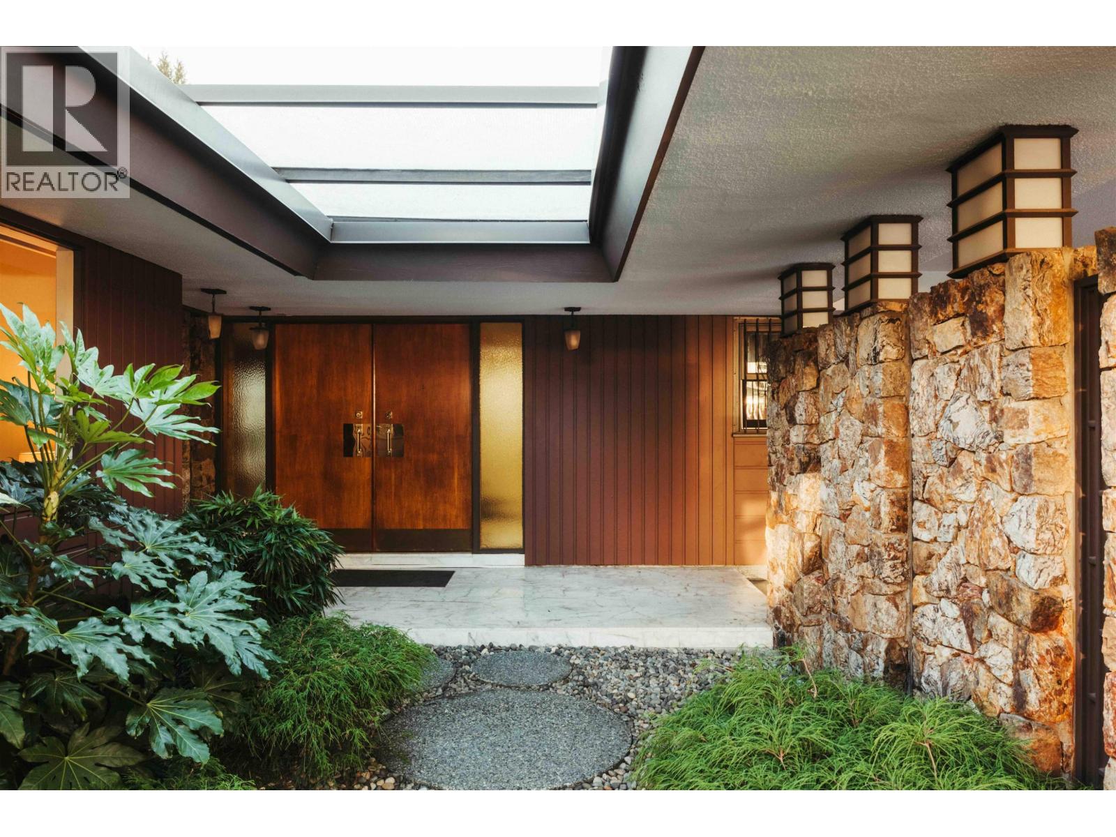 701 Dansey Avenue, Coquitlam, British Columbia  V3K 3G4 - Photo 3 - R3059740