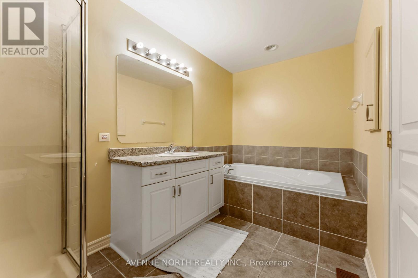 241 Waymark Crescent, Ottawa, Ontario  K2M 0A6 - Photo 13 - X12469585