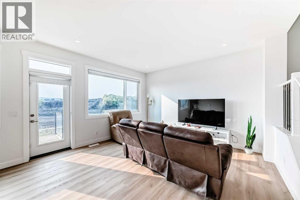 103 Creekstone Park Sw, Calgary, Alberta  T2X 5E5 - Photo 7 - A2255106