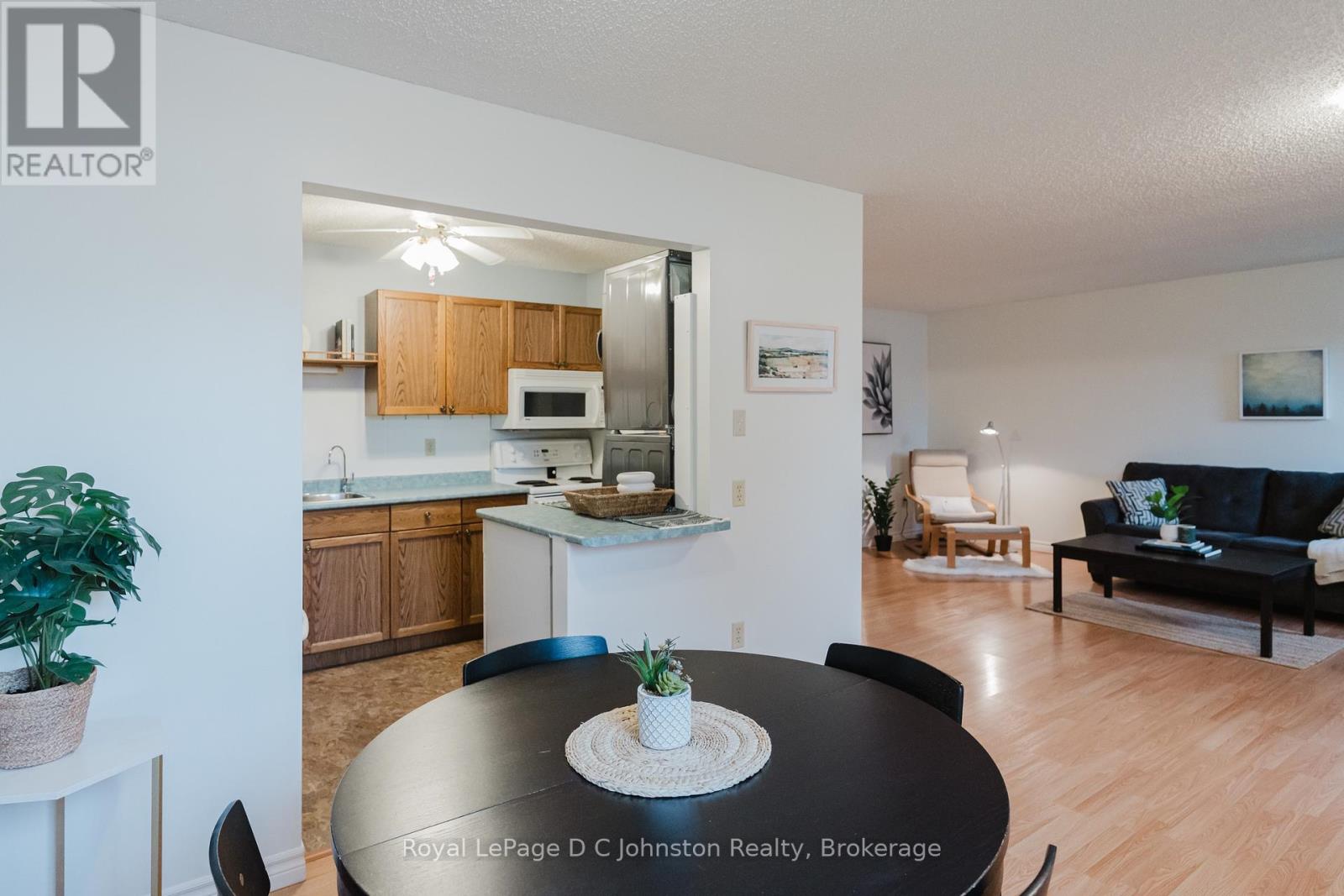 38 - 303 Waterloo Street, Saugeen Shores, Ontario  N0H 2C1 - Photo 10 - X12469650