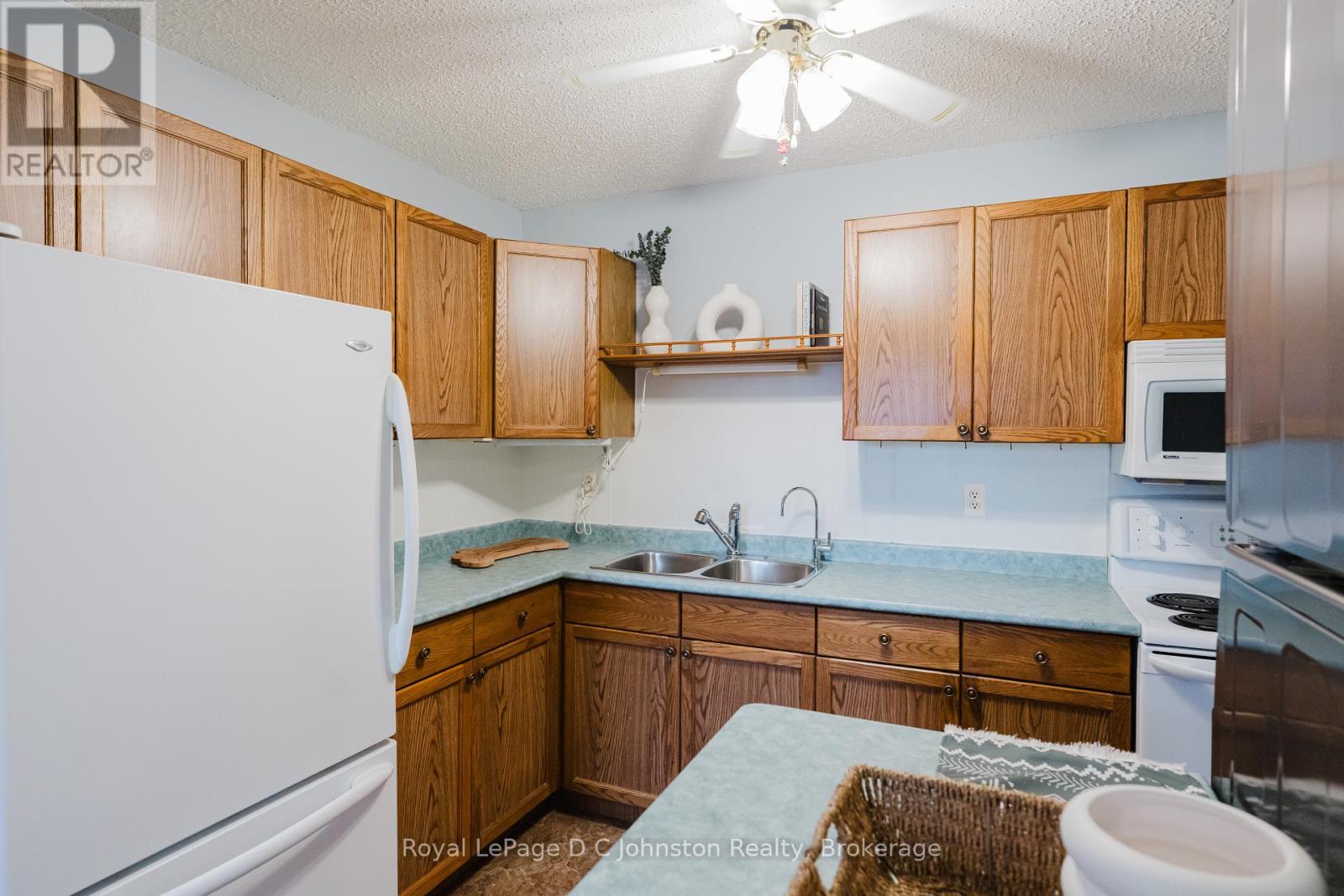 38 - 303 Waterloo Street, Saugeen Shores, Ontario  N0H 2C1 - Photo 13 - X12469650