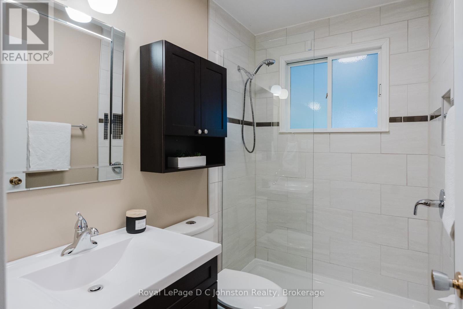 38 - 303 Waterloo Street, Saugeen Shores, Ontario  N0H 2C1 - Photo 17 - X12469650