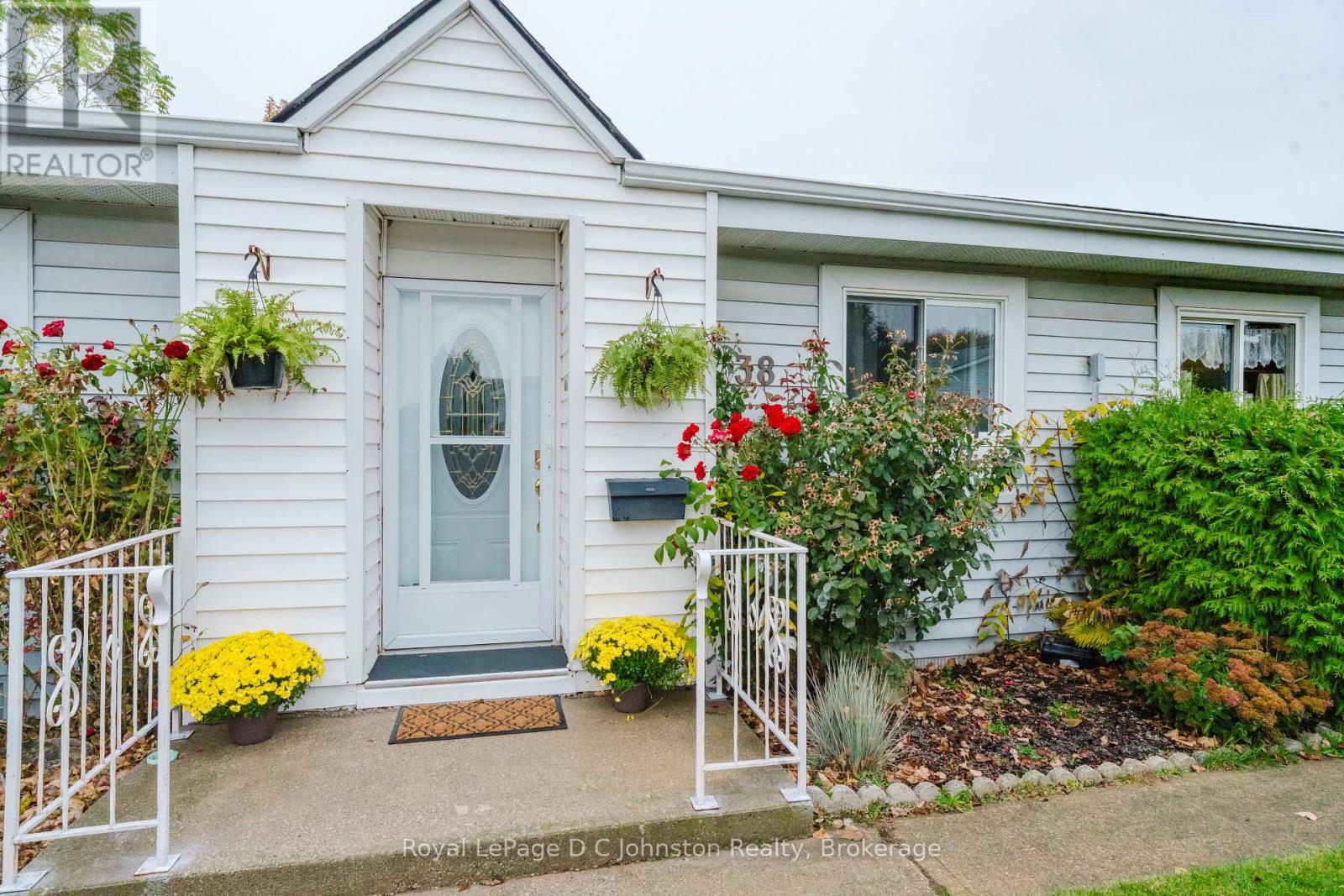 38 - 303 Waterloo Street, Saugeen Shores, Ontario  N0H 2C1 - Photo 32 - X12469650