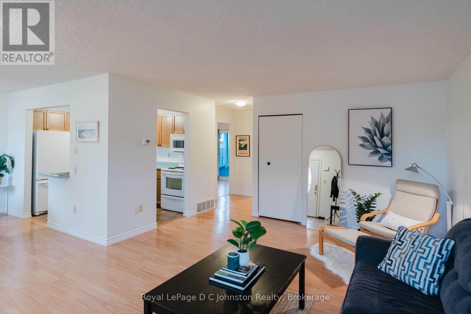 38 - 303 Waterloo Street, Saugeen Shores, Ontario  N0H 2C1 - Photo 5 - X12469650