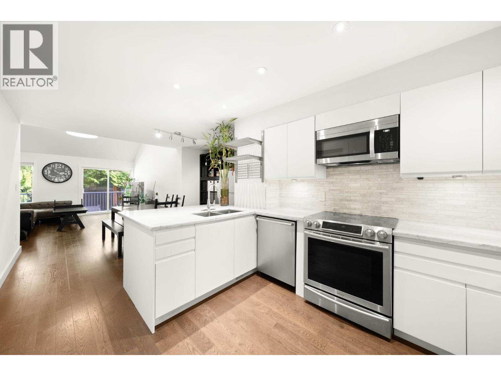 4707 Cedarglen Place, Burnaby, British Columbia  V5G 4B6 - Photo 4 - R3059682