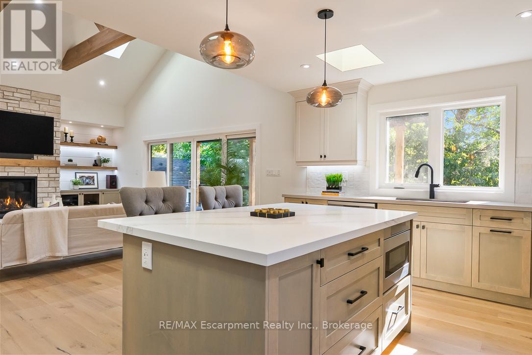 2282 Fairleigh Place, Burlington, Ontario  L7R 1G7 - Photo 13 - W12453856