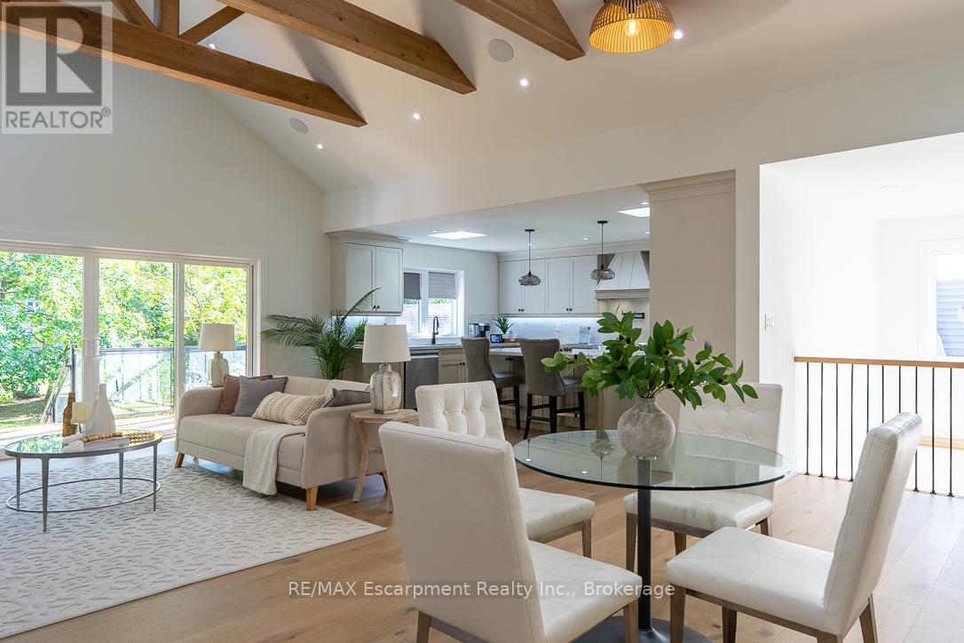 2282 Fairleigh Place, Burlington, Ontario  L7R 1G7 - Photo 5 - W12453856