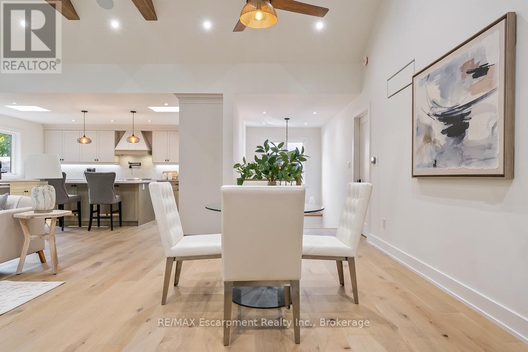 2282 Fairleigh Place, Burlington, Ontario  L7R 1G7 - Photo 6 - W12453856