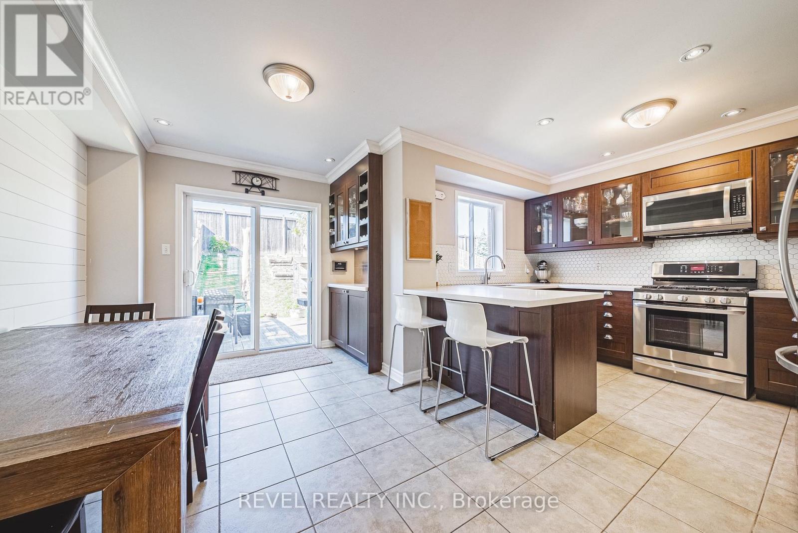 1188 Bonin Crescent, Milton, Ontario  L9T 0B1 - Photo 8 - W12469612