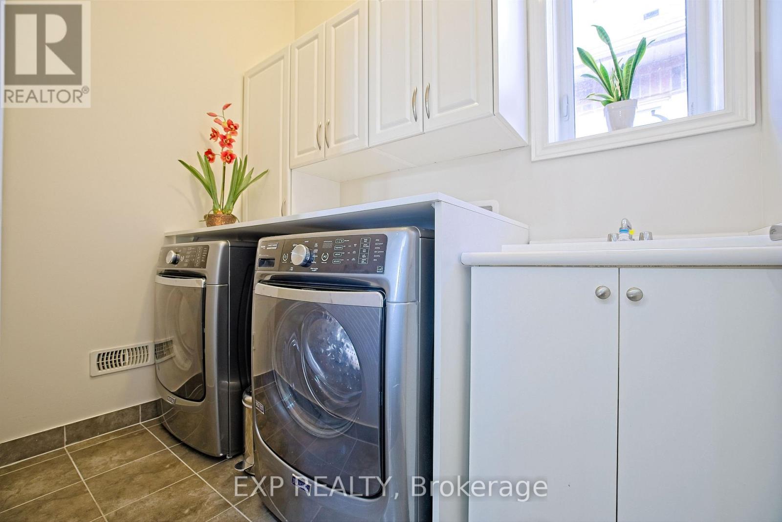 520 Dougall Avenue E, Caledon, Ontario  L7C 3Y8 - Photo 41 - W12469625