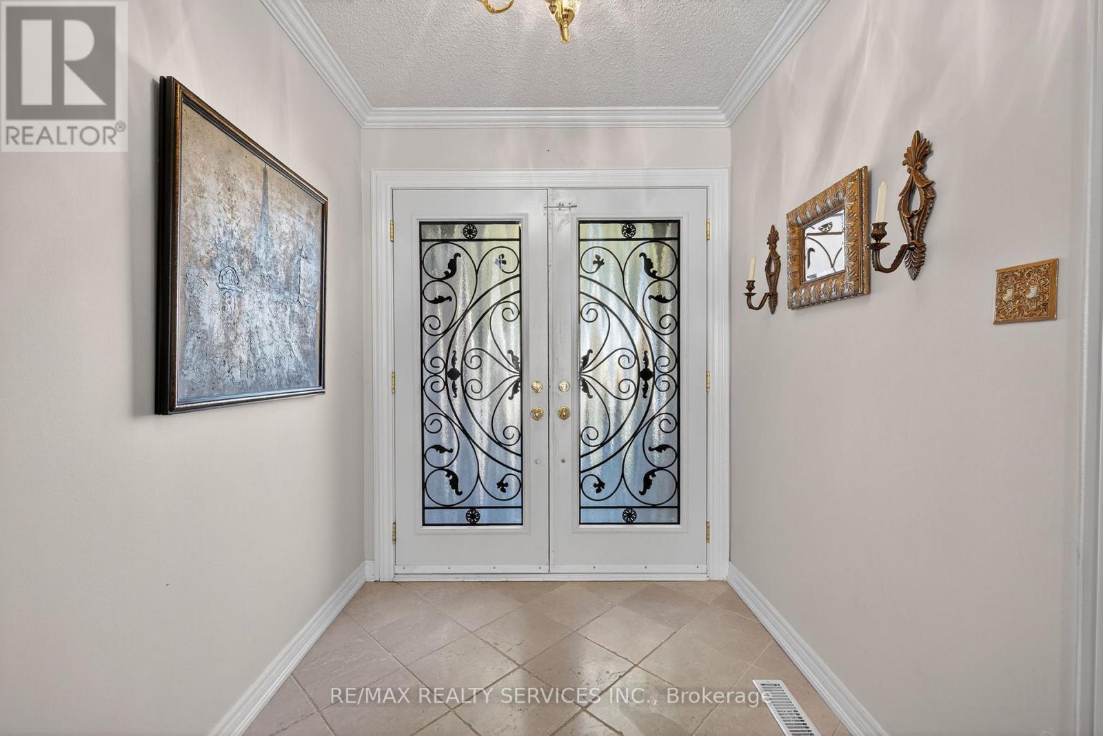124 Royal Valley Drive, Caledon, Ontario  L7C 1A5 - Photo 4 - W12469629