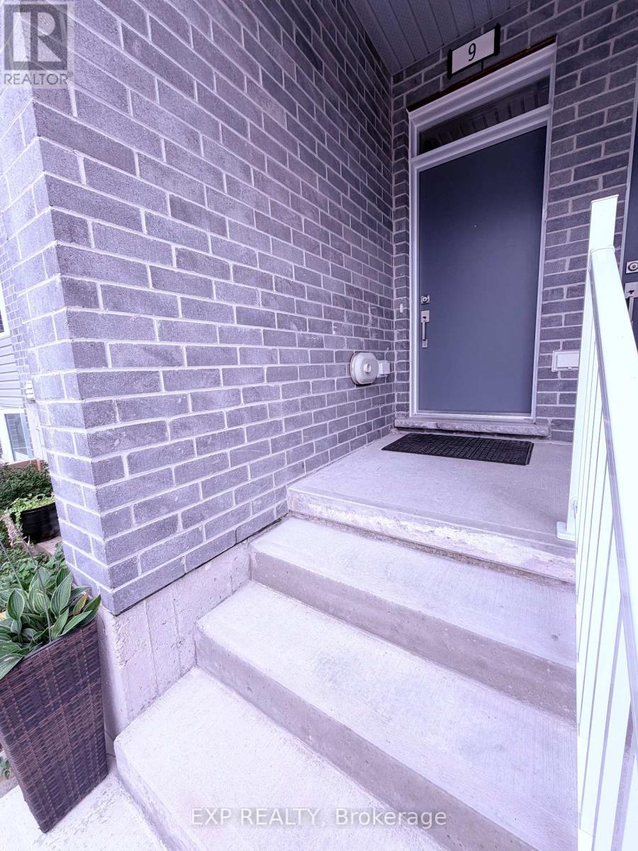 9 - 990 Deveron Crescent, London South, Ontario  N5Z 5C5 - Photo 3 - X12469635