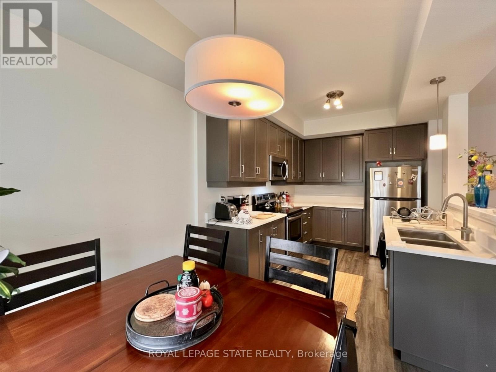 13 Dresser Lane, Hamilton, Ontario  L9K 0K1 - Photo 7 - X12466605