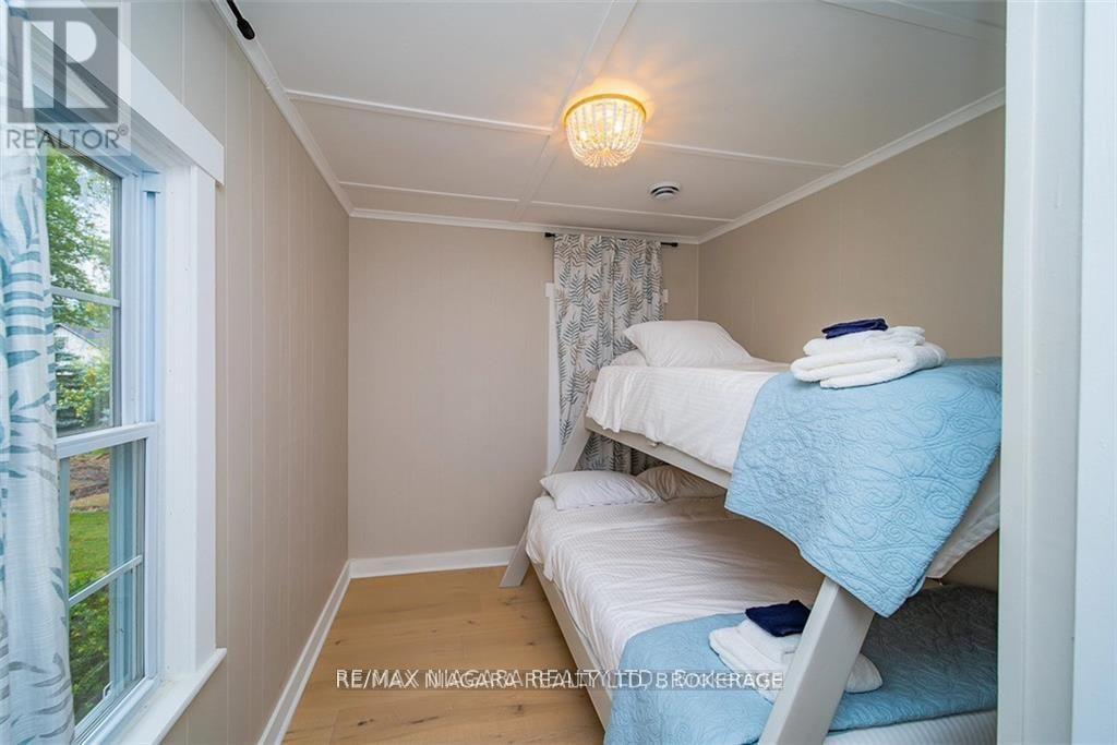 317 Lakewood Avenue, Fort Erie, Ontario  L0S 1B0 - Photo 14 - X12469641