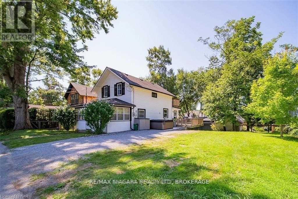 248 Lincoln Road W, Fort Erie, Ontario  L0S 1B0 - Photo 3 - X12469642
