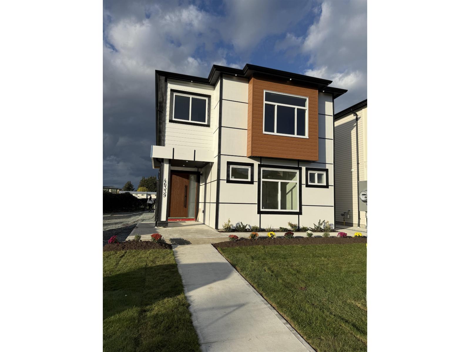 46339 Maple Avenue, Chilliwack Proper East, Chilliwack, British Columbia  V2P 2J5 - Photo 2 - R3059613