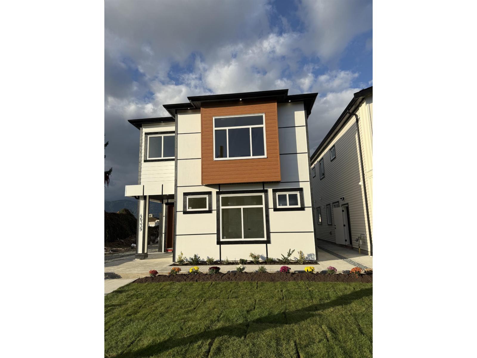 46339 Maple Avenue, Chilliwack Proper East, Chilliwack, British Columbia  V2P 2J5 - Photo 1 - R3059613
