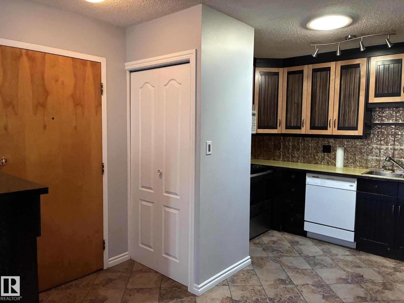 #17 10721 116 St Nw, Edmonton, Alberta  T5H 3M3 - Photo 3 - E4462634
