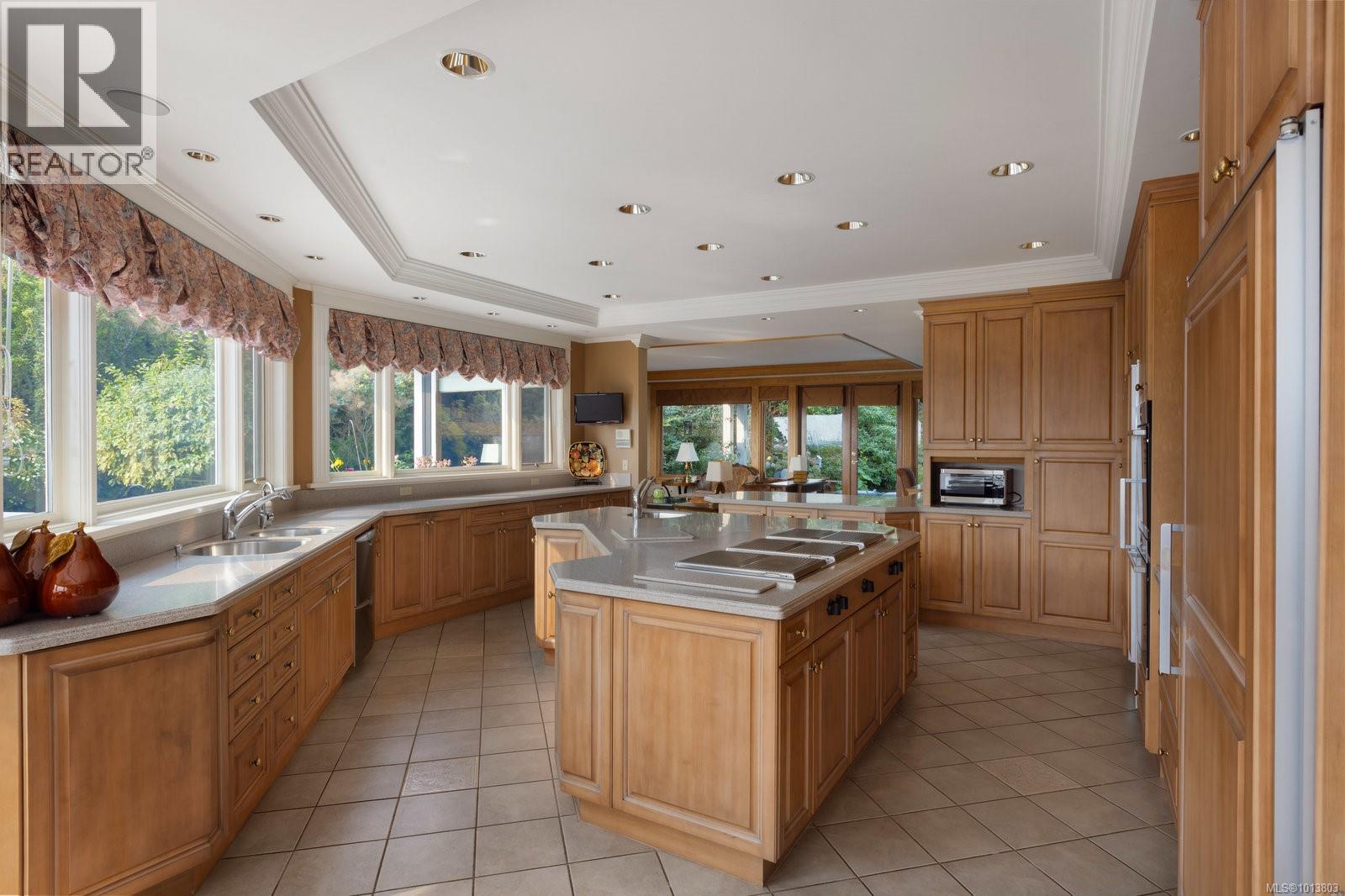 1580 Beach Dr, Oak Bay, British Columbia  V8R 6H8 - Photo 26 - 1013803