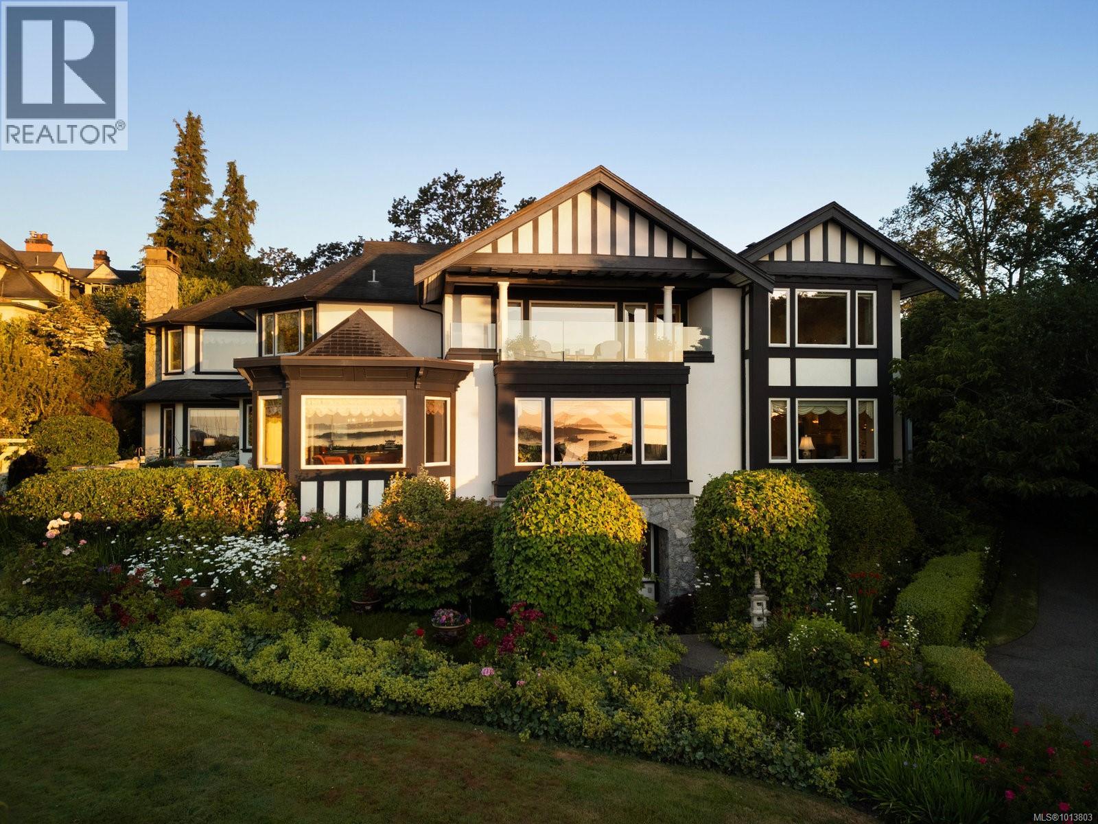 1580 Beach Dr, Oak Bay, British Columbia  V8R 6H8 - Photo 4 - 1013803