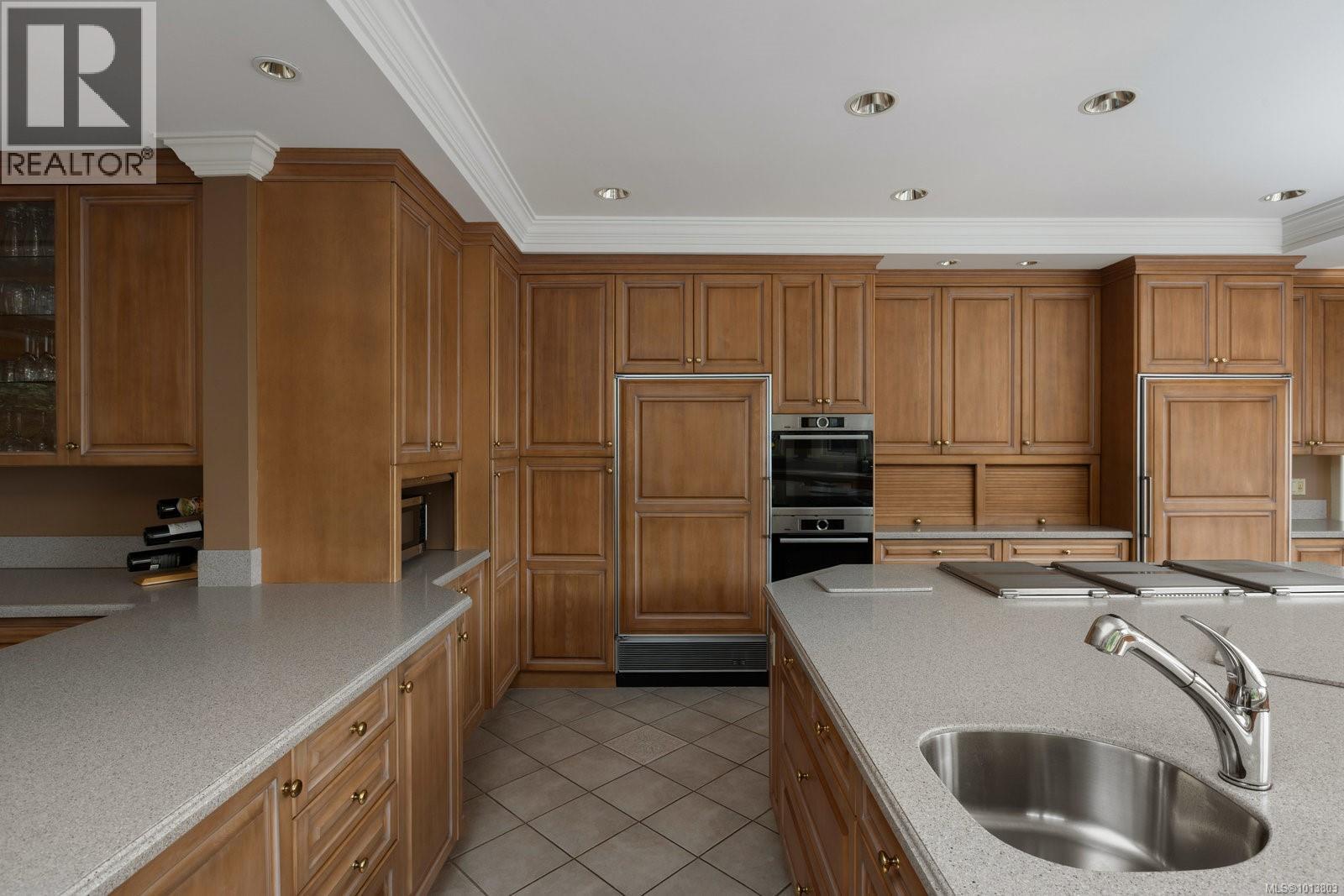 1580 Beach Dr, Oak Bay, British Columbia  V8R 6H8 - Photo 23 - 1013803