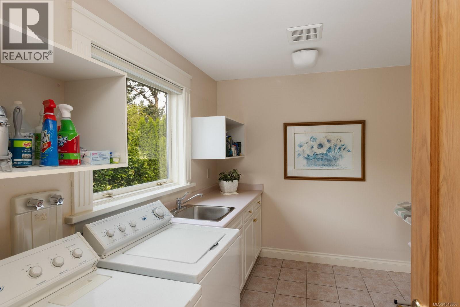 1580 Beach Dr, Oak Bay, British Columbia  V8R 6H8 - Photo 41 - 1013803