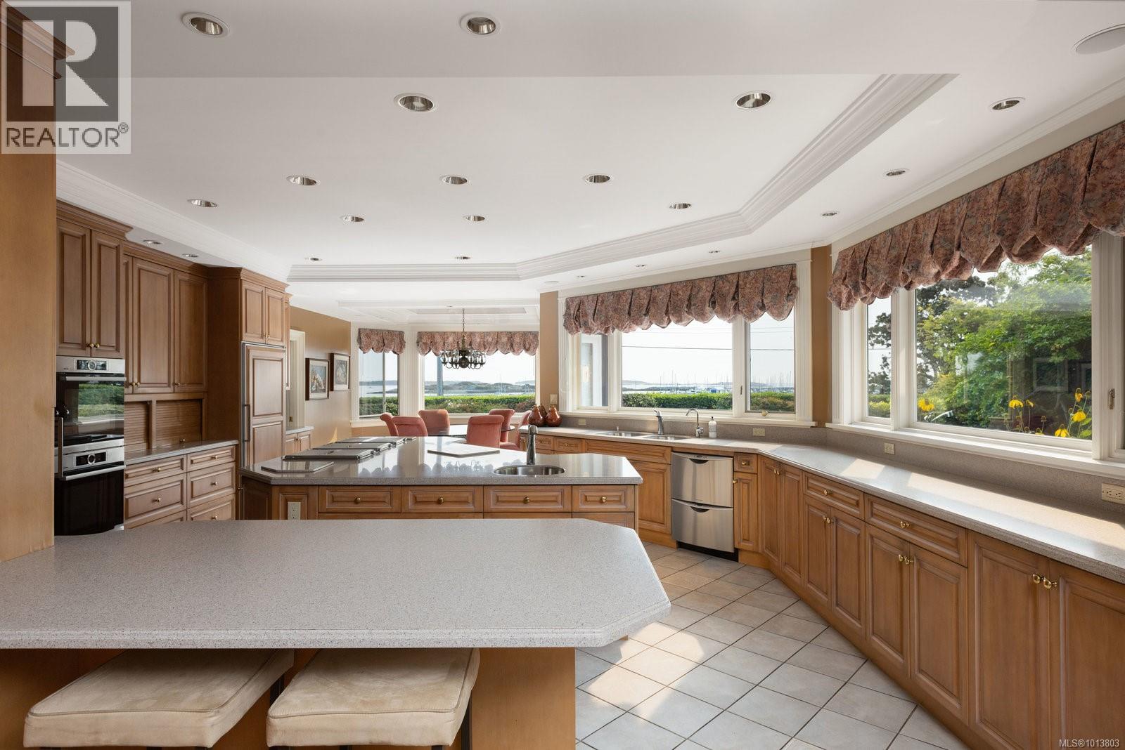 1580 Beach Dr, Oak Bay, British Columbia  V8R 6H8 - Photo 28 - 1013803