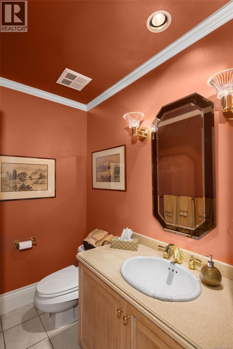 1580 Beach Dr, Oak Bay, British Columbia  V8R 6H8 - Photo 31 - 1013803