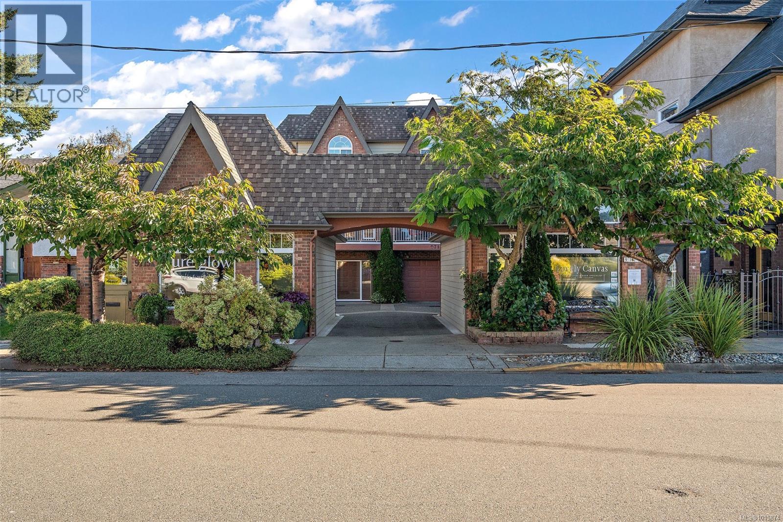 9715 Second St, Sidney, British Columbia