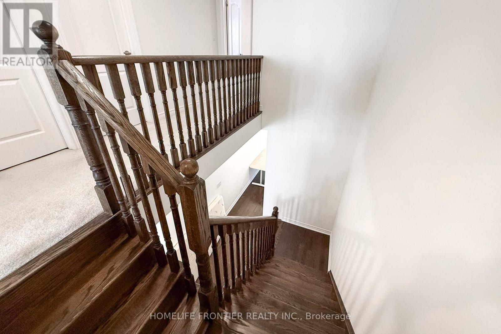 29 Bellflower Lane, Richmond Hill, Ontario  L4E 0E4 - Photo 18 - N12469646