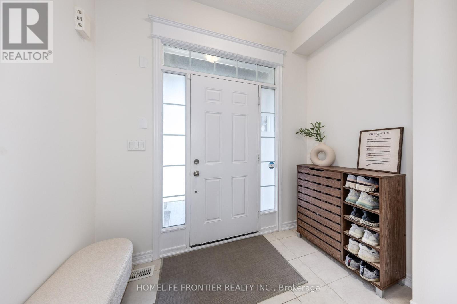 29 Bellflower Lane, Richmond Hill, Ontario  L4E 0E4 - Photo 2 - N12469646