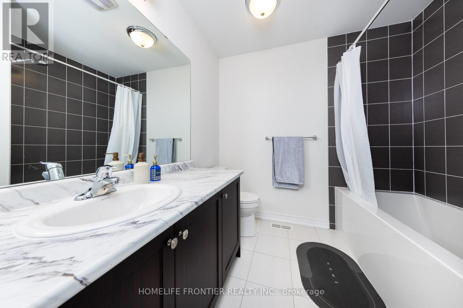 29 Bellflower Lane, Richmond Hill, Ontario  L4E 0E4 - Photo 22 - N12469646