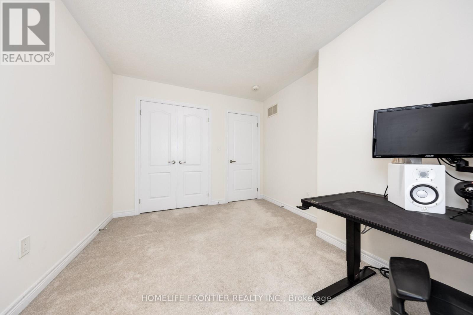 29 Bellflower Lane, Richmond Hill, Ontario  L4E 0E4 - Photo 24 - N12469646