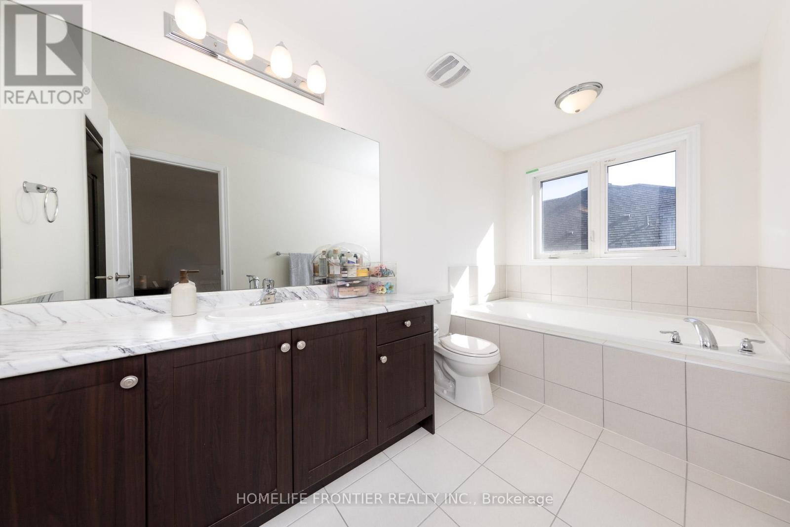 29 Bellflower Lane, Richmond Hill, Ontario  L4E 0E4 - Photo 27 - N12469646