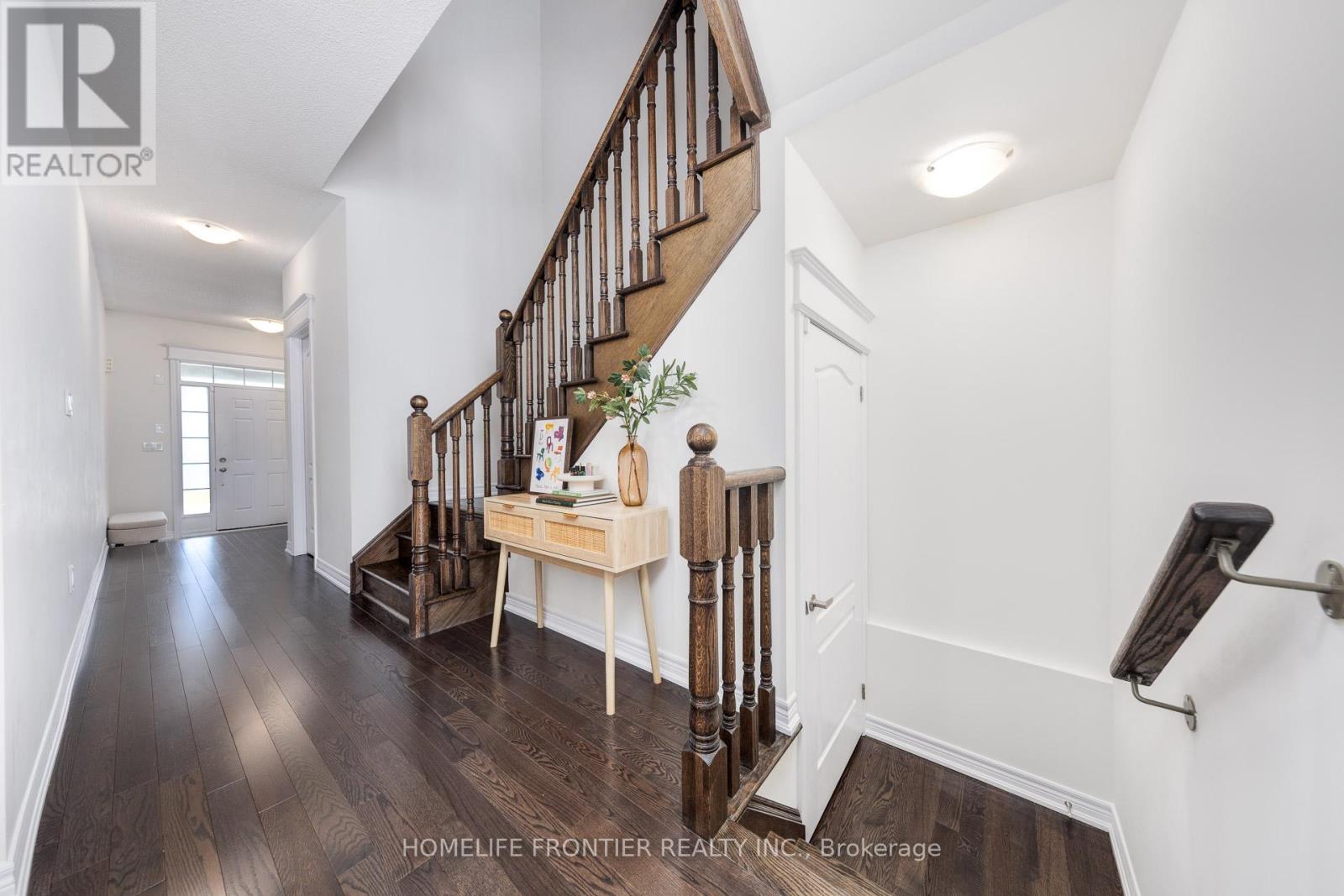 29 Bellflower Lane, Richmond Hill, Ontario  L4E 0E4 - Photo 3 - N12469646