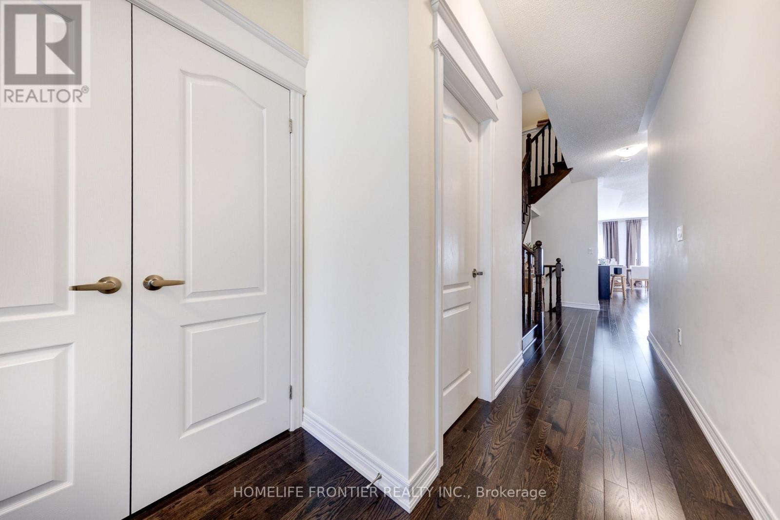 29 Bellflower Lane, Richmond Hill, Ontario  L4E 0E4 - Photo 4 - N12469646