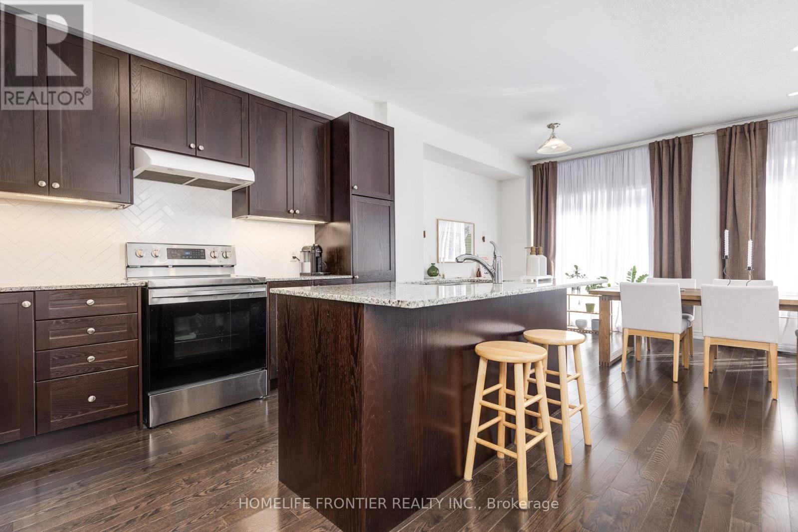 29 Bellflower Lane, Richmond Hill, Ontario  L4E 0E4 - Photo 6 - N12469646