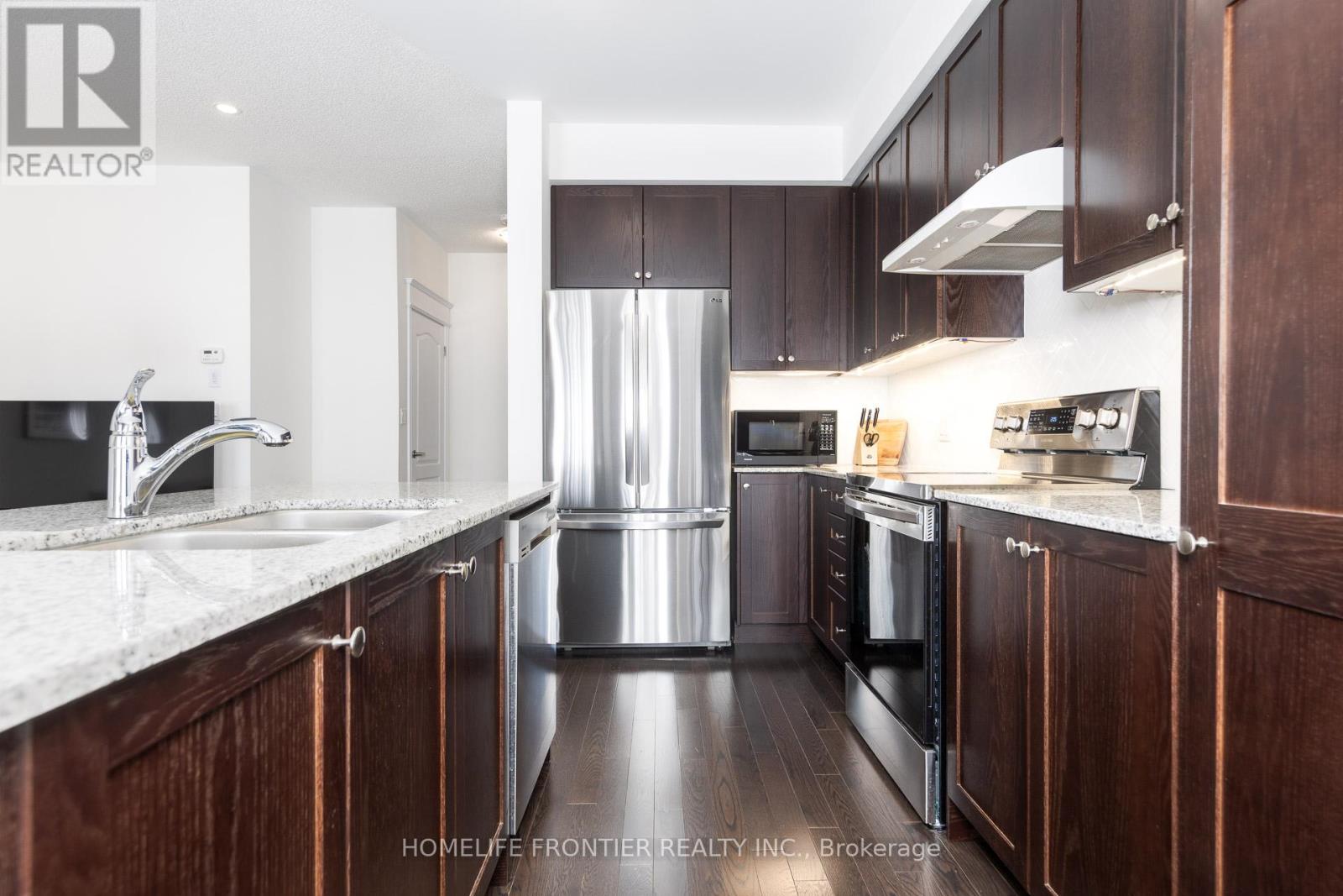 29 Bellflower Lane, Richmond Hill, Ontario  L4E 0E4 - Photo 8 - N12469646