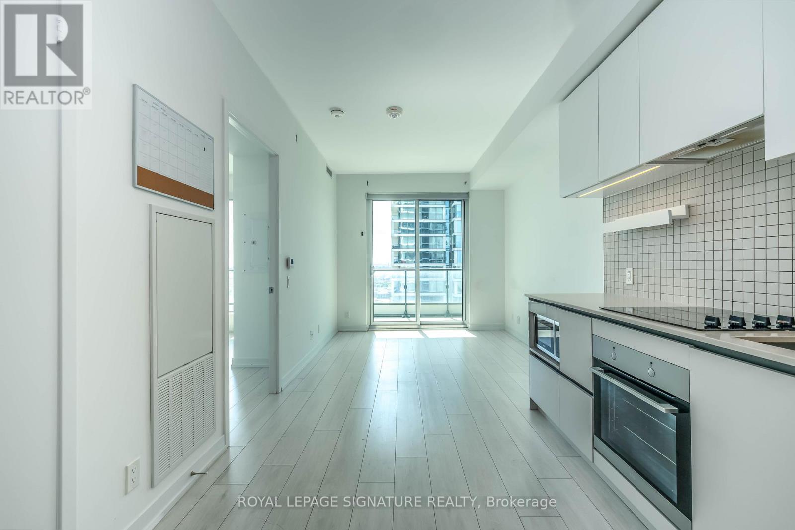 1810 - 950 Portage Parkway, Vaughan, Ontario  L4K 0J7 - Photo 6 - N12469656